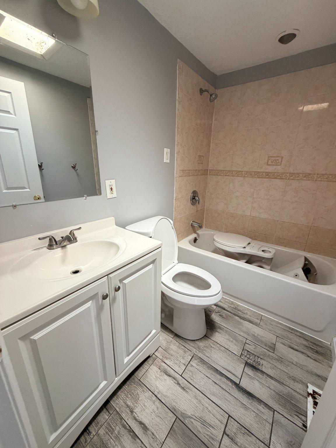 2916 Freeway Halethorpe, MD 21227 - Photo 12 of 18 Modern bathroom .