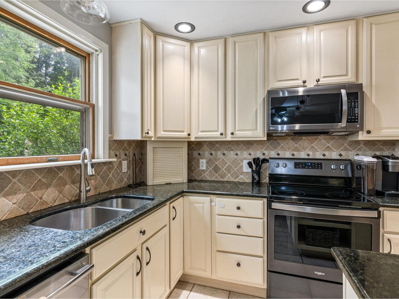 426 Place Road West Hinesburg, VT 05461 - Photo 40 of 40 Gallery Image 40