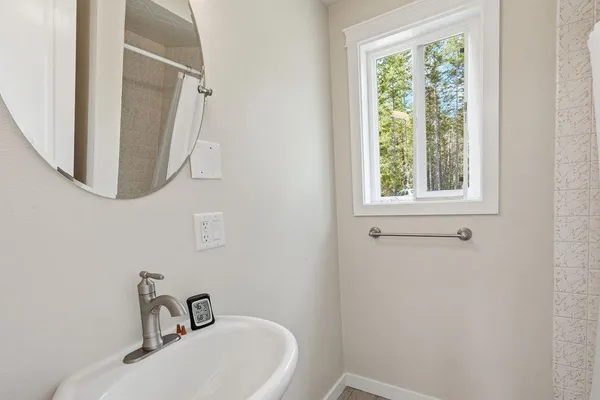 $700,000 | 4724 Price Road, Unit B, Clayton, WA 99110