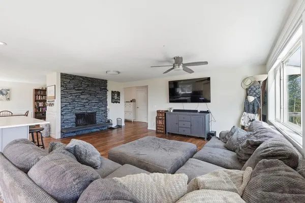 $700,000 | 4724 Price Road, Unit B, Clayton, WA 99110