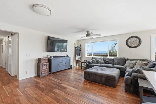 $700,000 | 4724 Price Road, Unit B, Clayton, WA 99110