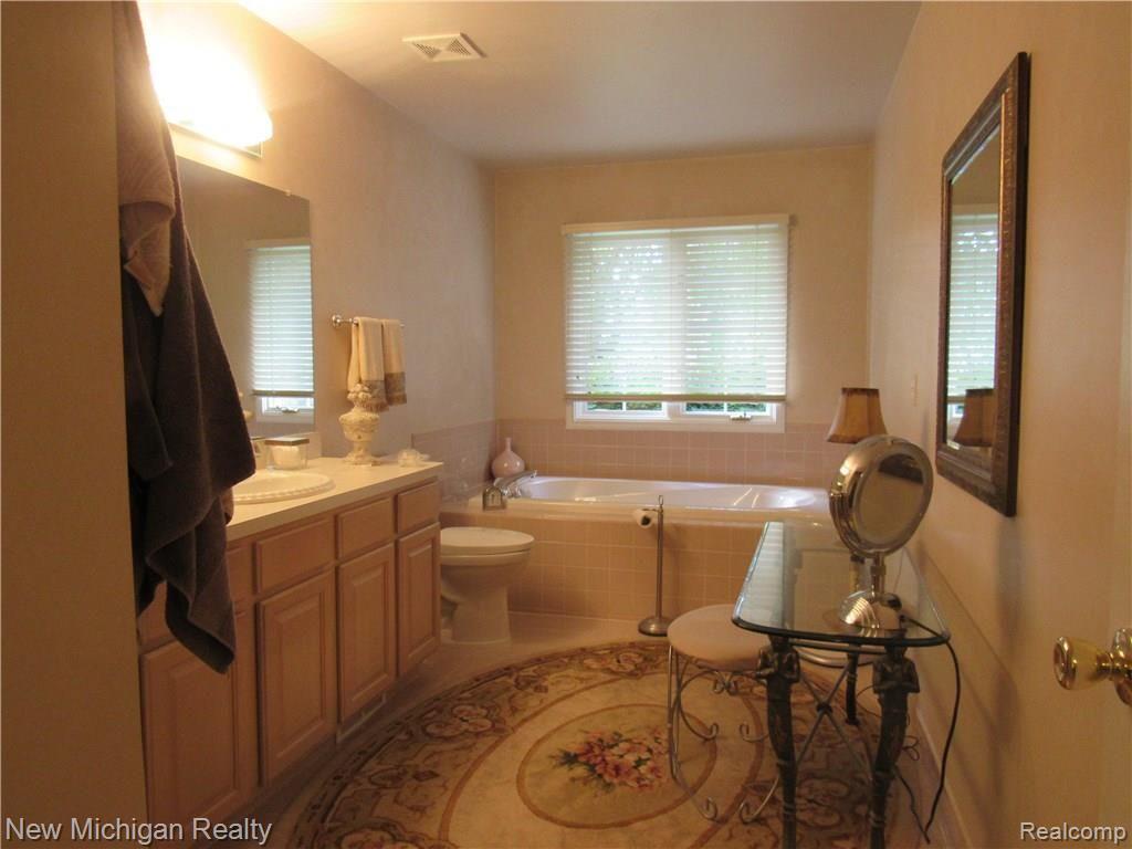 3899 Beechcrest Road Rochester, MI 48309 - Photo 23 of 36 IMG_0309.JPG