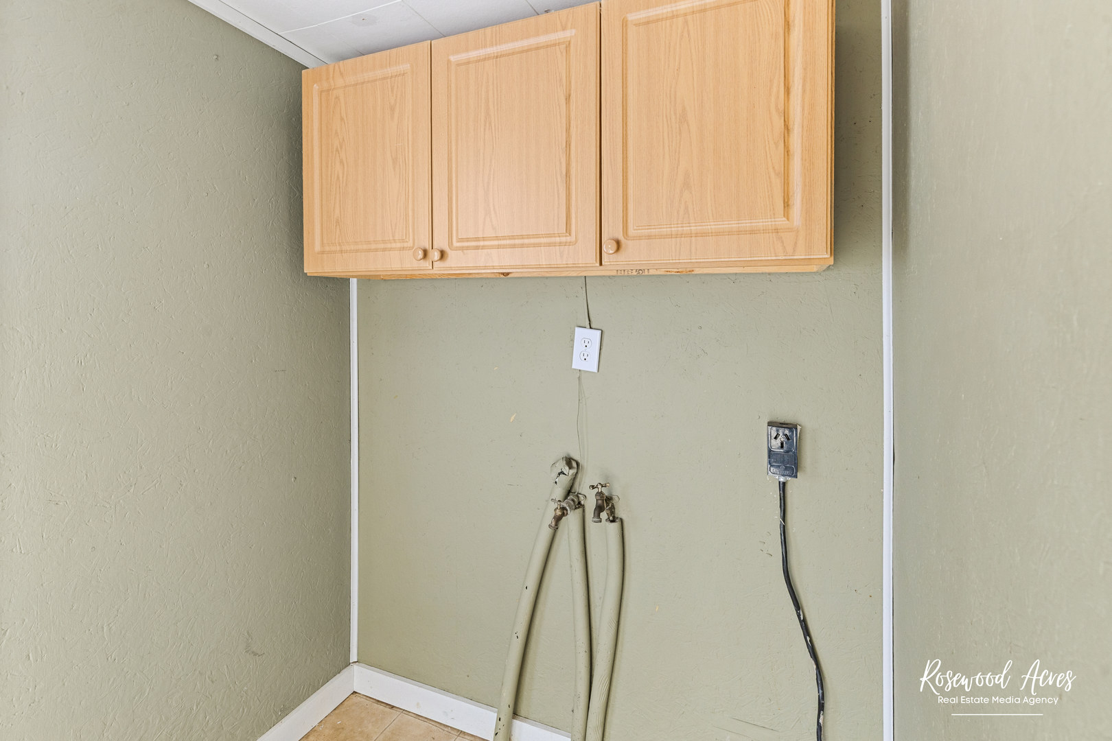 3115 East 1942nd Road Ottawa, IL 61350 - Photo 4 of 16 a bathroom with a sink