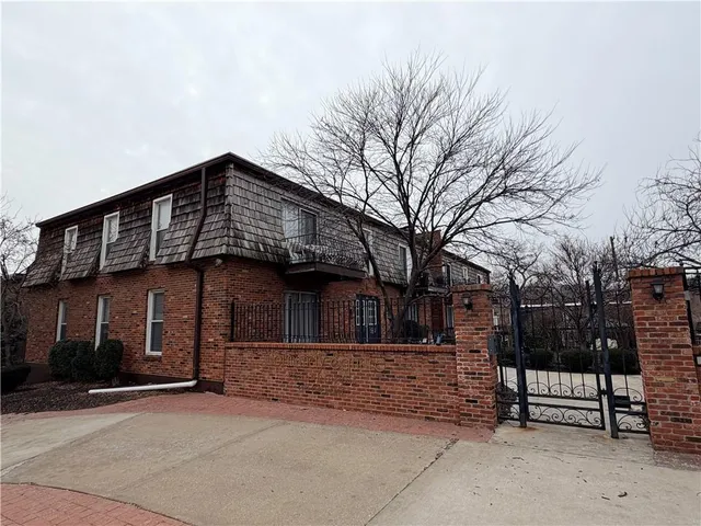 $180,000 | 4430 Jarboe Street, Unit 6, Kansas City, MO 64111