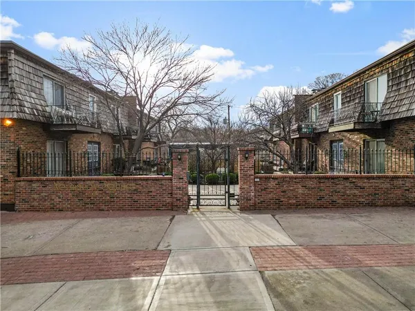 $180,000 | 4430 Jarboe Street, Unit 6, Kansas City, MO 64111