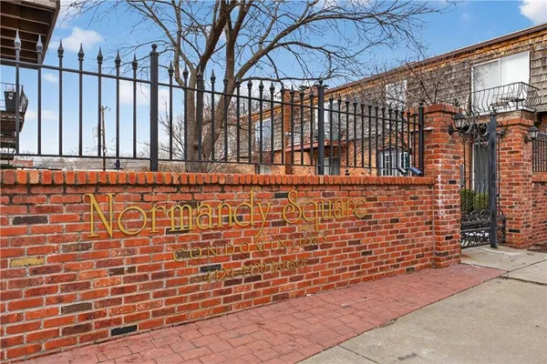 $180,000 | 4430 Jarboe Street, Unit 6, Kansas City, MO 64111