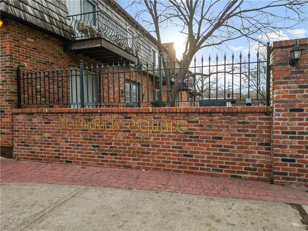 $180,000 | 4430 Jarboe Street, Unit 6, Kansas City, MO 64111