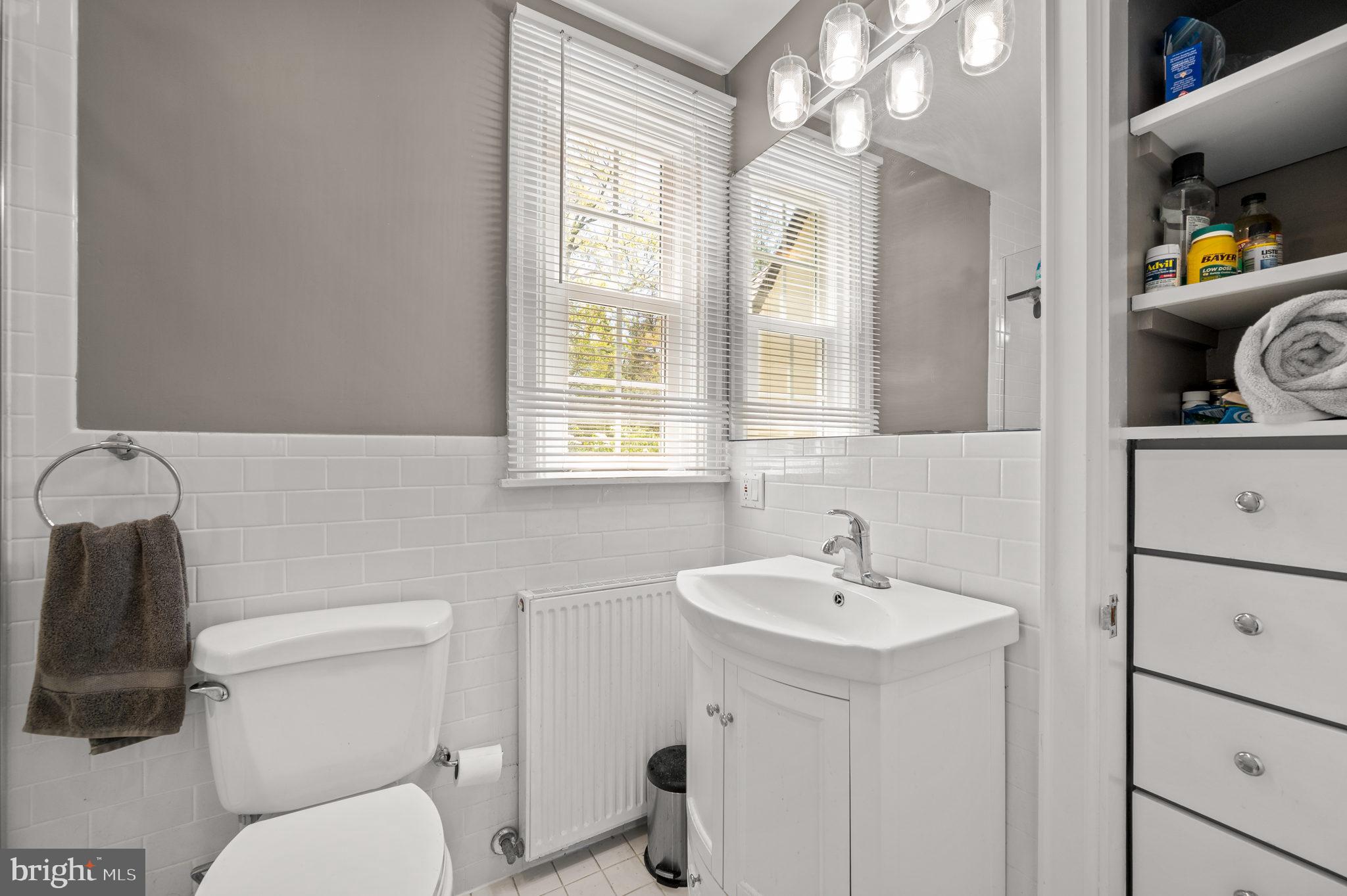 385 Penn Road Wynnewood, PA 19096 - Photo 28 of 41 en suite bath 2nd floor