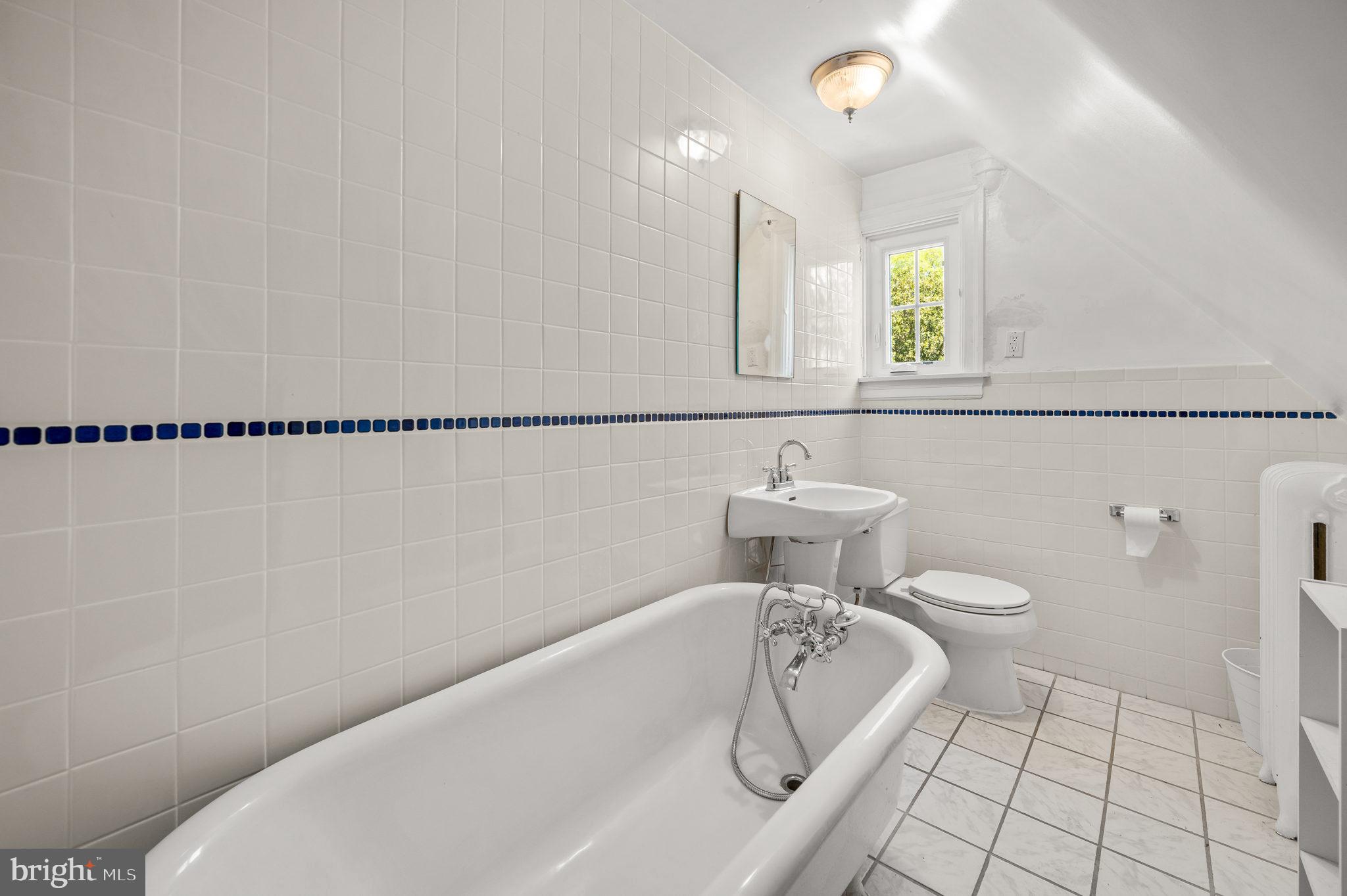 385 Penn Road Wynnewood, PA 19096 - Photo 33 of 41 3rd floor bath