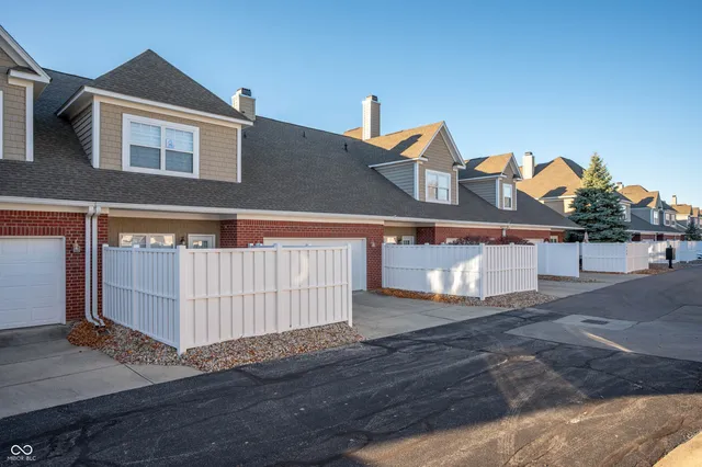 $309,300 | 1204 Middlebury Drive, Westfield, IN 46074