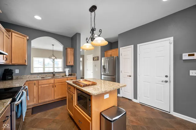 $309,300 | 1204 Middlebury Drive, Westfield, IN 46074