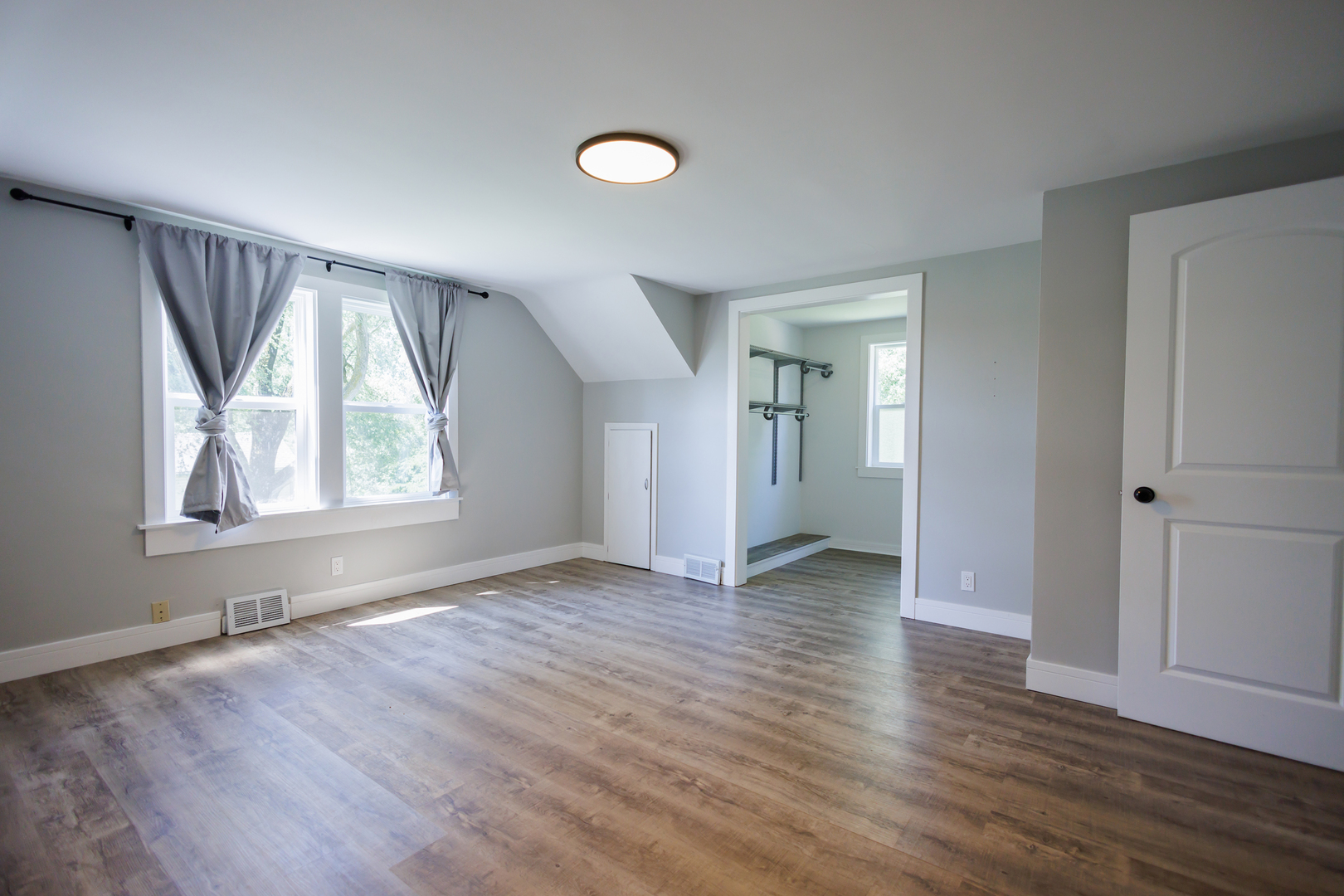 855 East 5000S Road Kankakee, IL 60901 - Photo 23 of 48 an empty room with wooden floor and windows