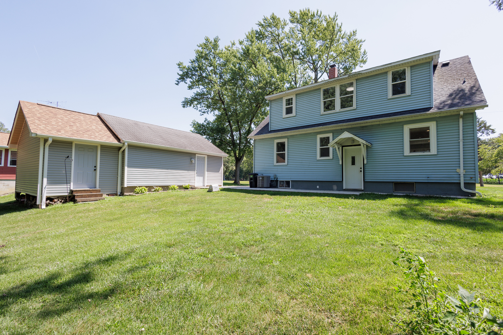 855 East 5000S Road Kankakee, IL 60901 - Photo 42 of 48 a view of a house with a garden