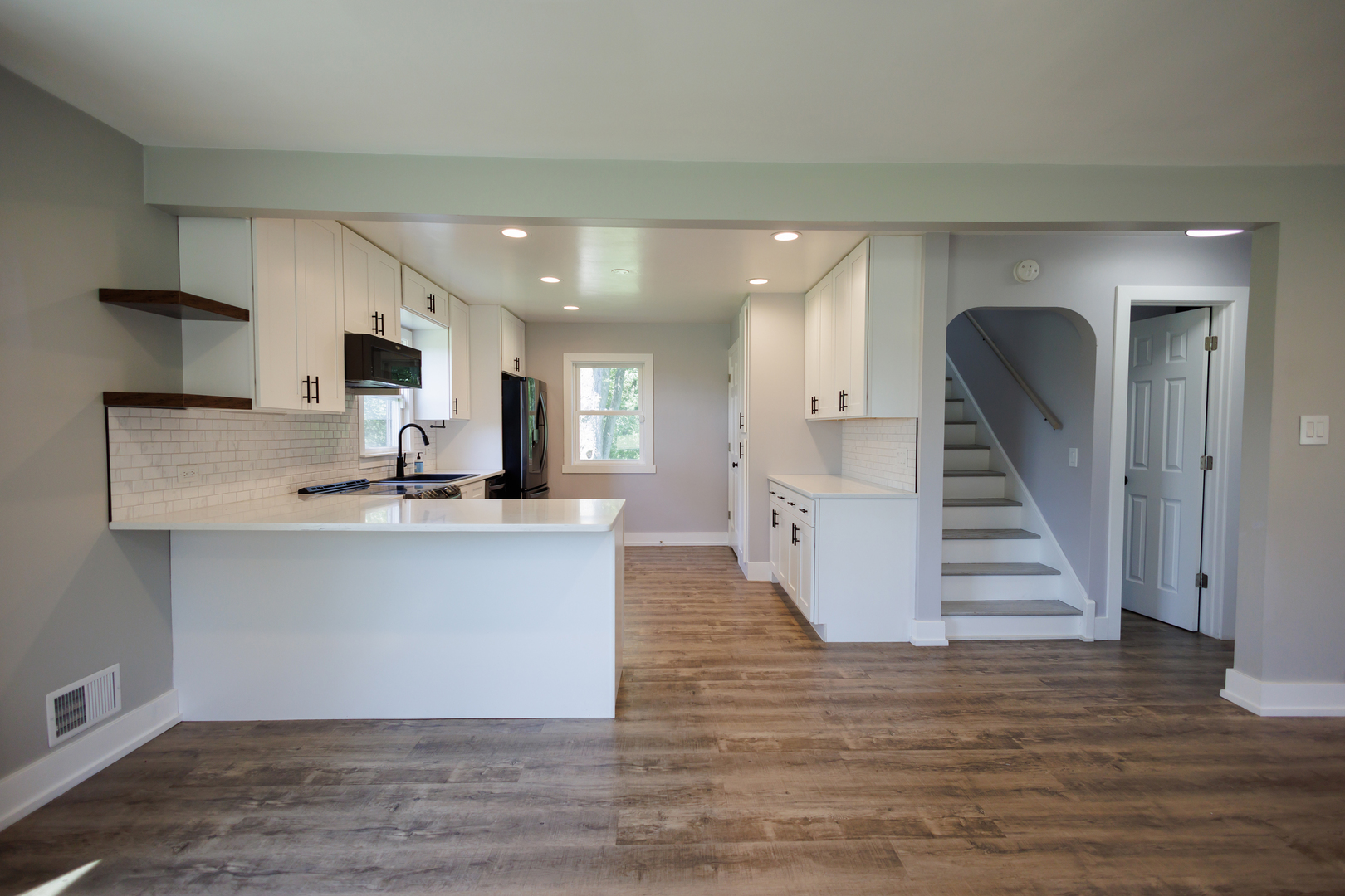 855 East 5000S Road Kankakee, IL 60901 - Photo 10 of 48 a view of kitchen with wooden floor and electronic appliances