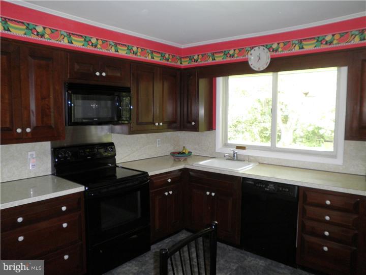 605 Colonel Dewees Road Wayne, PA 19087 - Photo 2 of 16 Kitchen