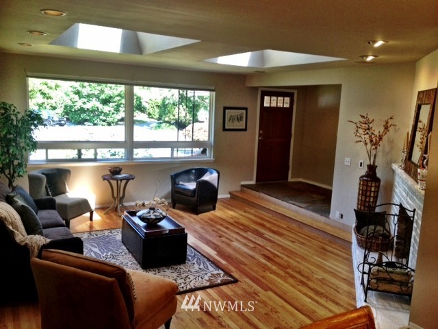 10406 226th Place Southwest Edmonds, WA 98020 - Photo 2 of 16 Gallery Image 2