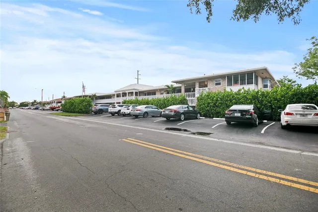 $269,900 | 2141 Northeast 68th Street, Unit 107, Fort Lauderdale, FL 33308