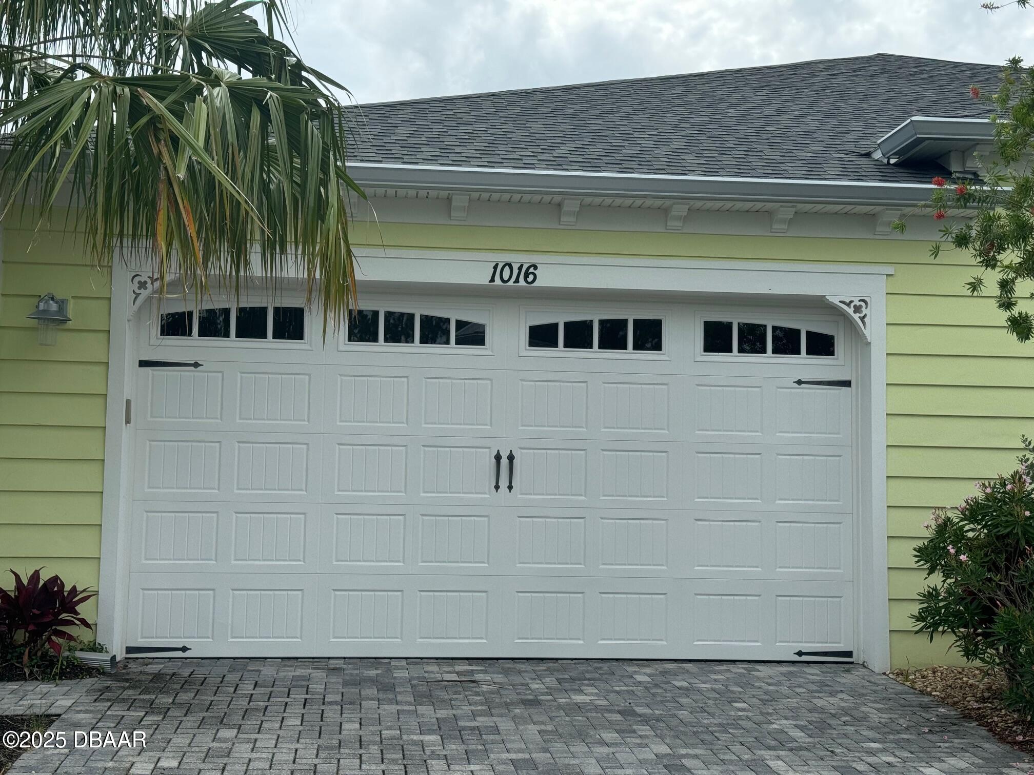 1016 Sea Shell Court Daytona Beach, FL 32124 - Photo 2 of 25 a close view of a house with a yard
