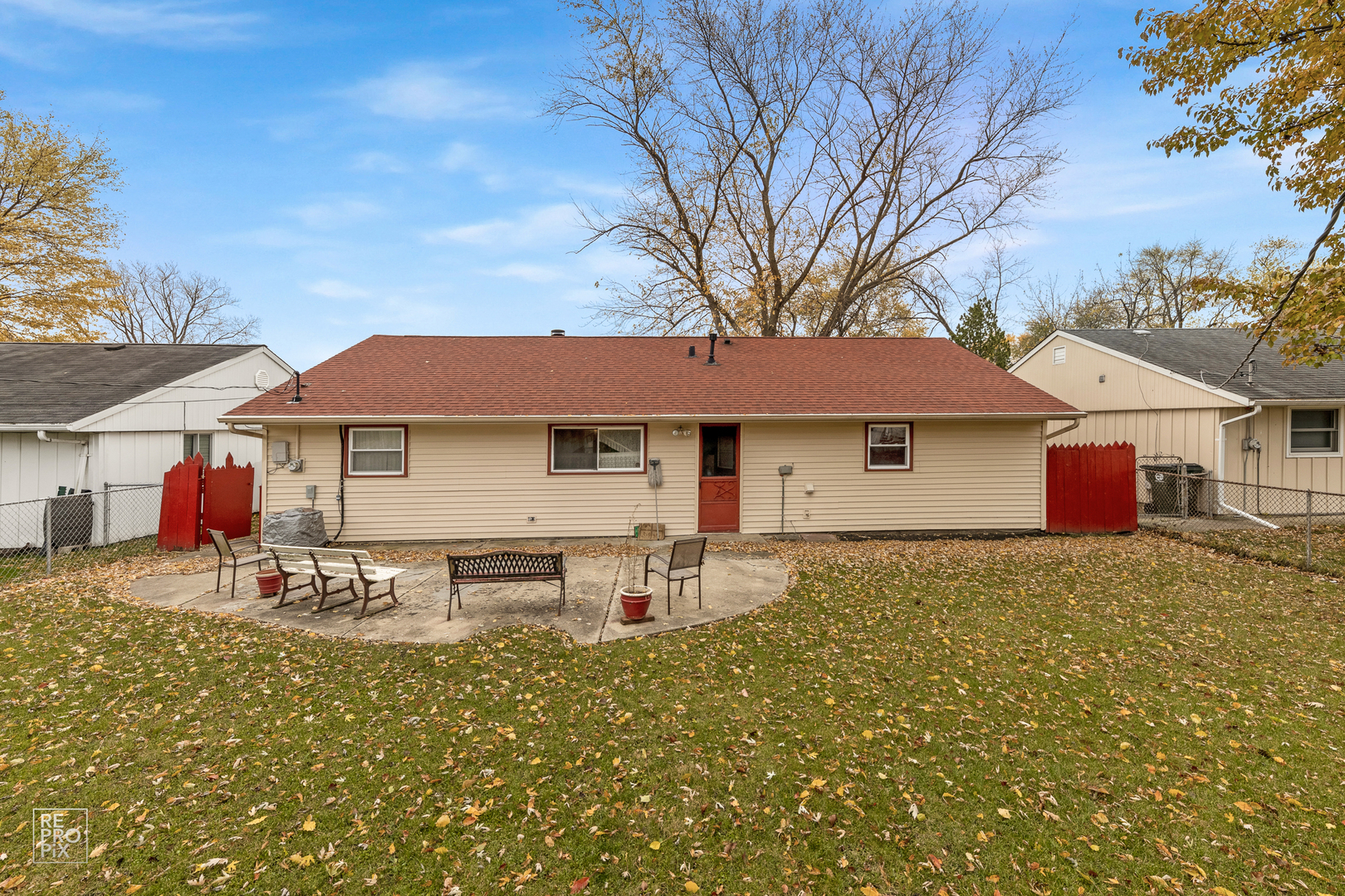 512 Audubon Road Streamwood, IL 60107 - Photo 10 of 10 a front view of a house with garden