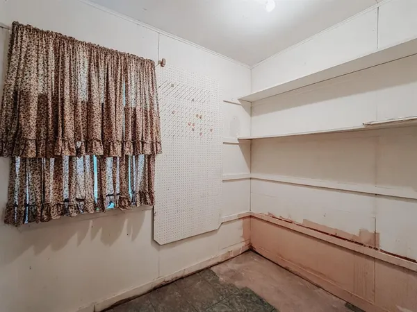 a view of empty room with floor to ceiling window