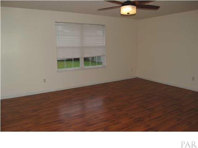 119 Gunwale Road Pensacola, FL 32507 - Photo 8 of 21 a room with a bed