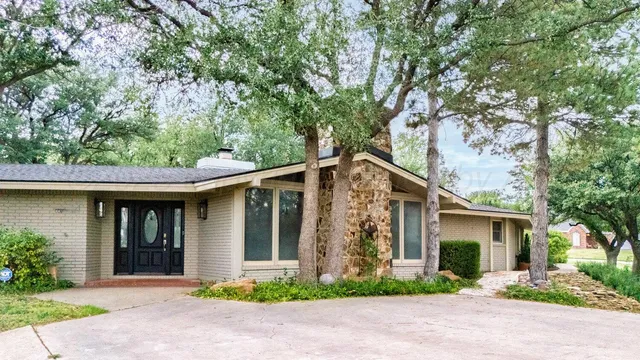 $470,000 | 81 Country Club Drive, Canyon, TX 79015