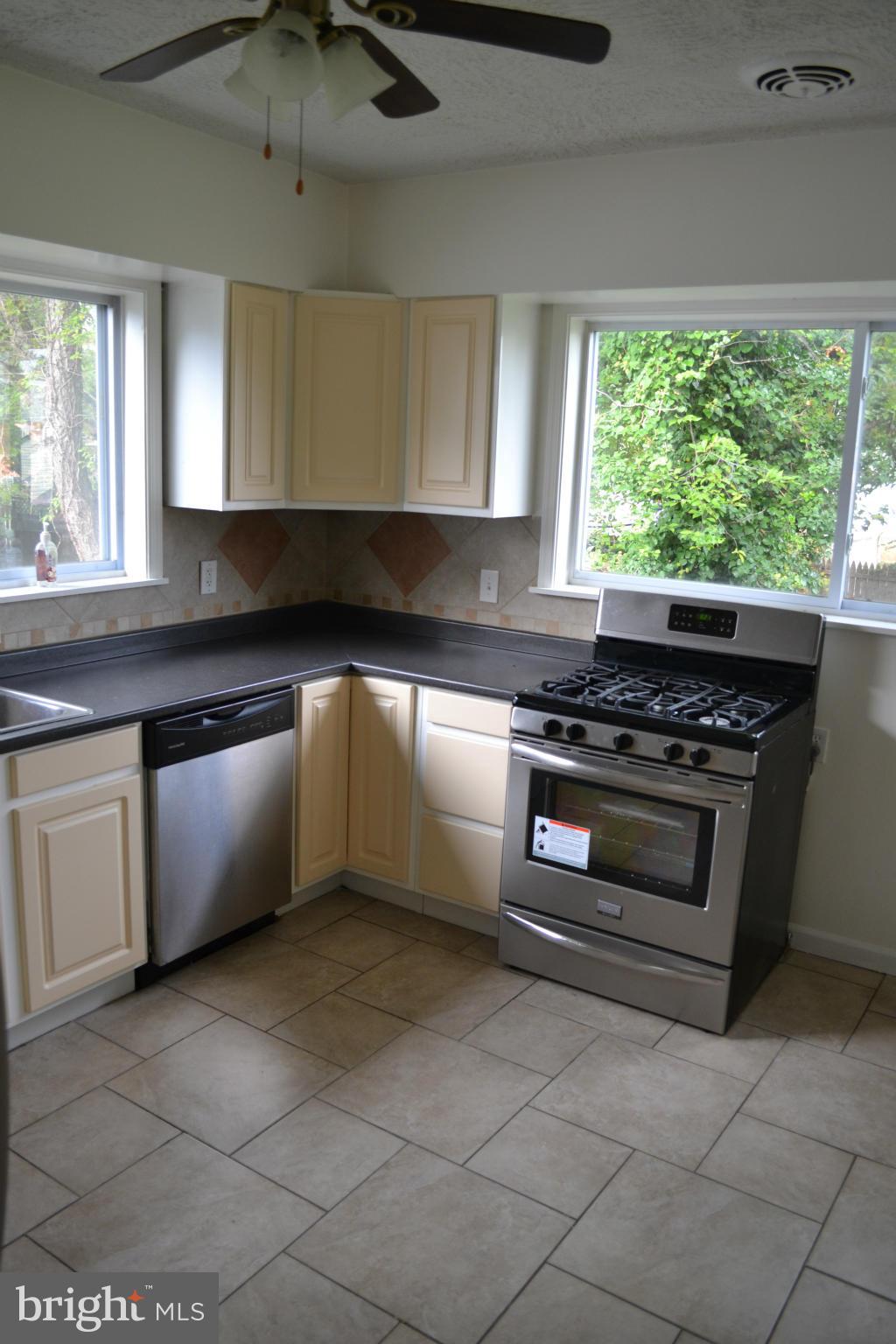 4108 Fordleigh Road Baltimore, MD 21215 - Photo 14 of 28 Kitchen
