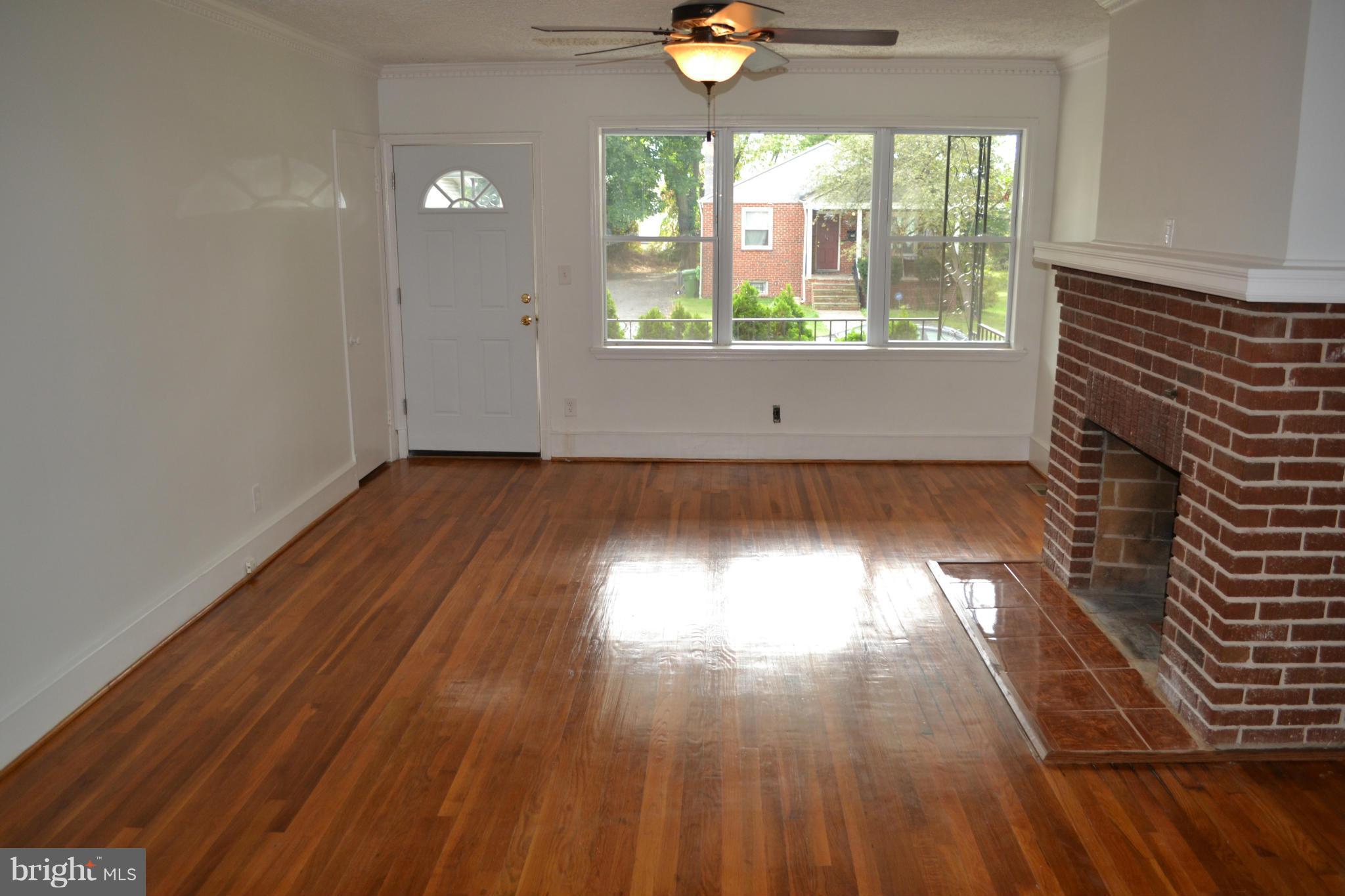 4108 Fordleigh Road Baltimore, MD 21215 - Photo 16 of 28 Living Room