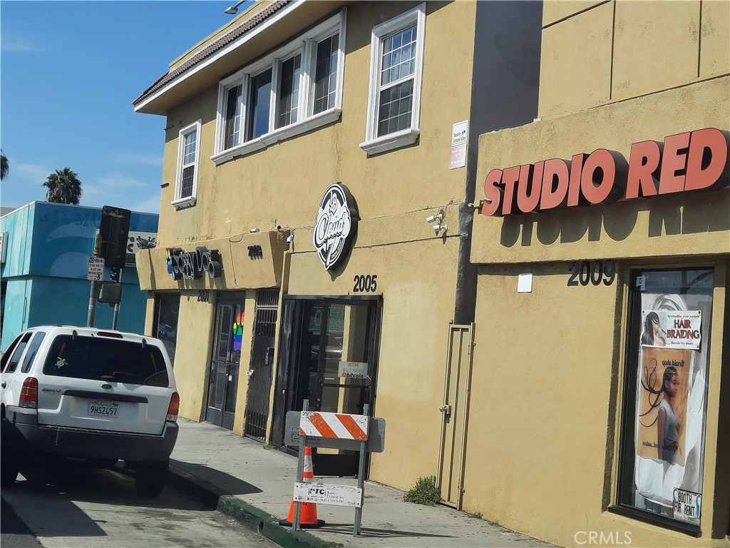 2009 East 7th Street Long Beach, CA 90804 - Photo 2 of 2 a view of a street with sitting area