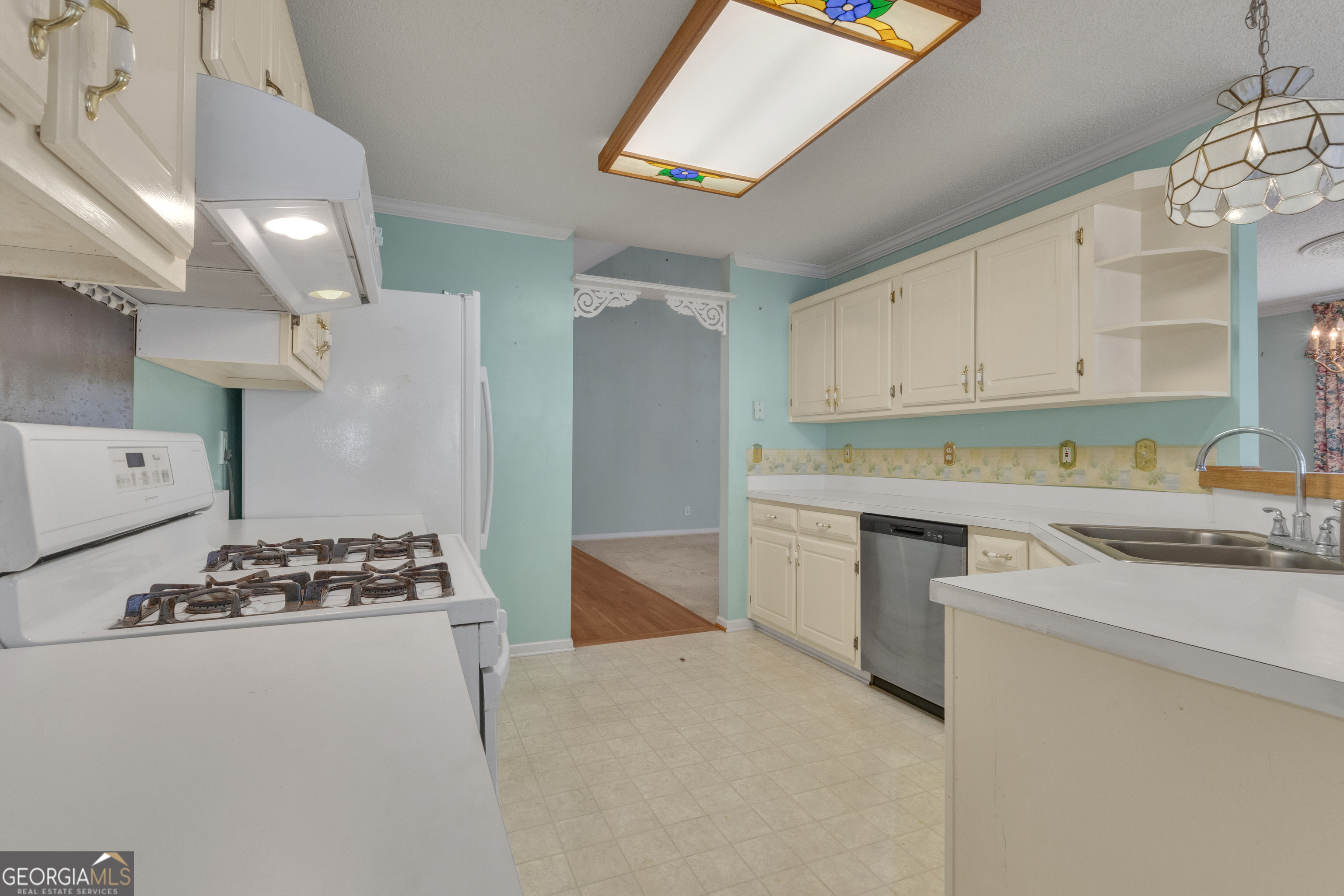 165 Masters Drive Newnan, GA 30265 - Photo 15 of 63 a kitchen with stainless steel appliances granite countertop a sink stove and refrigerator