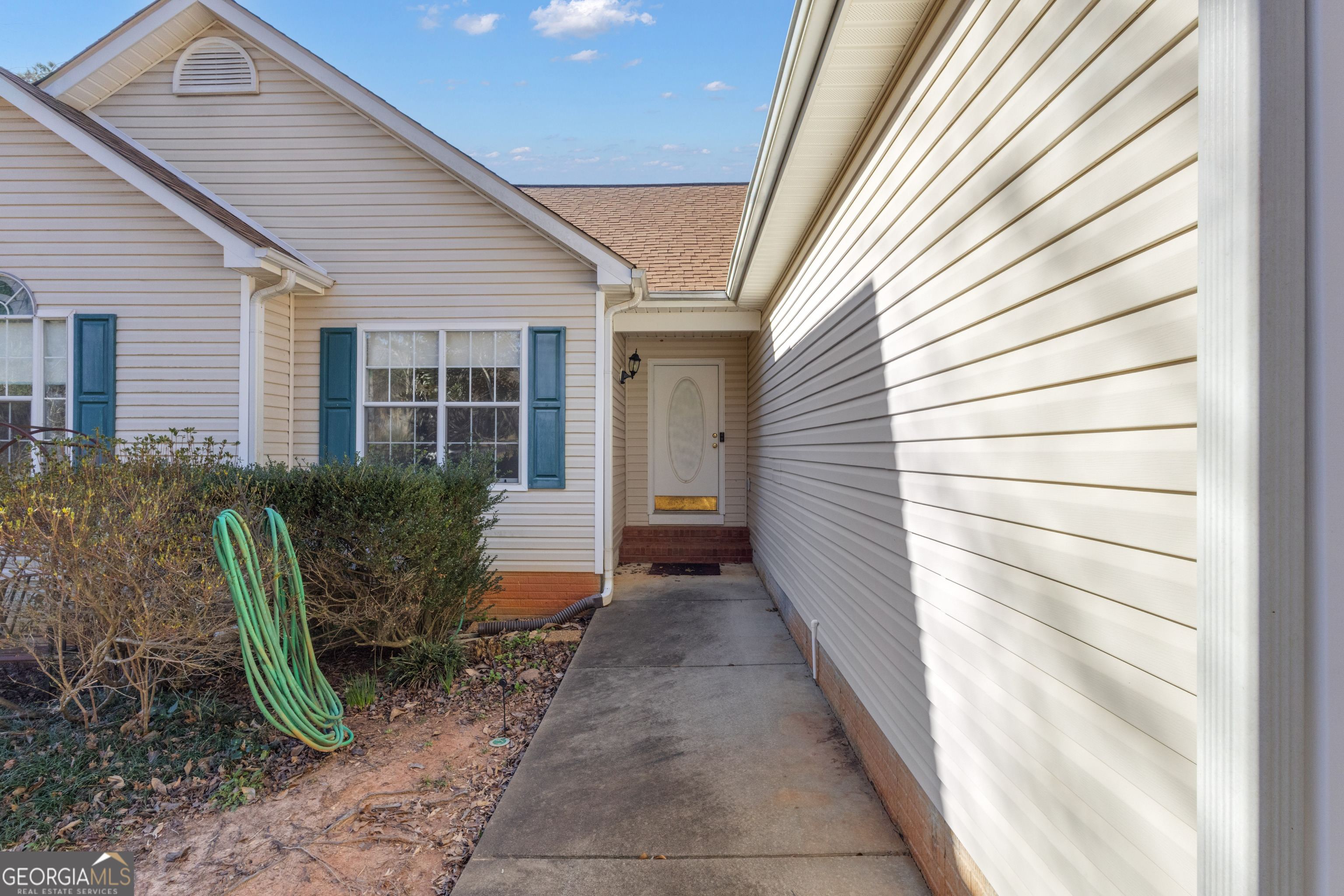165 Masters Drive Newnan, GA 30265 - Photo 5 of 63 a view of a house with backyard and sitting area