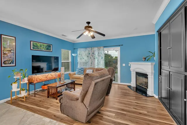 $379,999 | 805 El Tesoro Lane, Los Banos, CA 93635