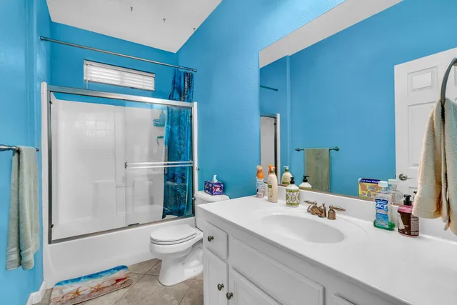 $379,999 | 805 El Tesoro Lane, Los Banos, CA 93635