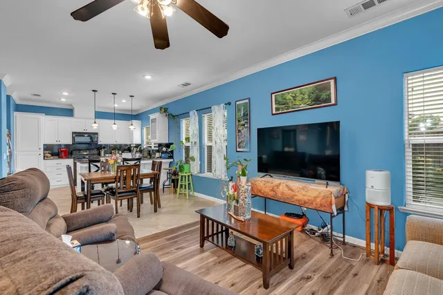 $379,999 | 805 El Tesoro Lane, Los Banos, CA 93635