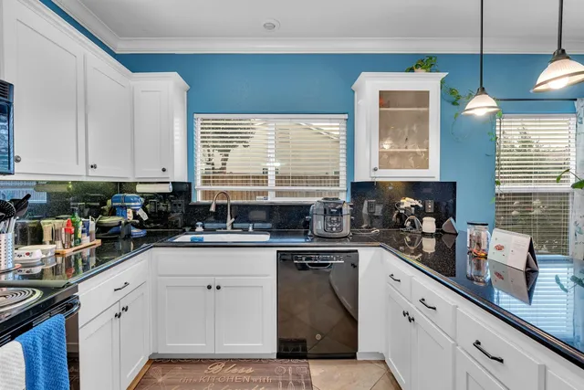 $379,999 | 805 El Tesoro Lane, Los Banos, CA 93635