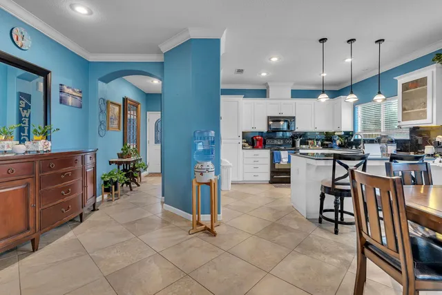 $379,999 | 805 El Tesoro Lane, Los Banos, CA 93635