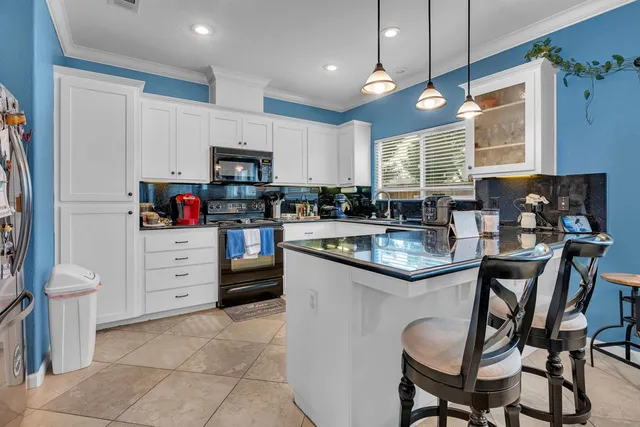 $379,999 | 805 El Tesoro Lane, Los Banos, CA 93635