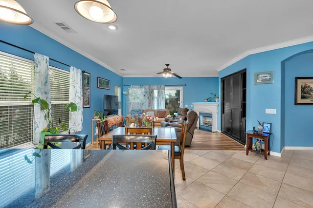 $379,999 | 805 El Tesoro Lane, Los Banos, CA 93635