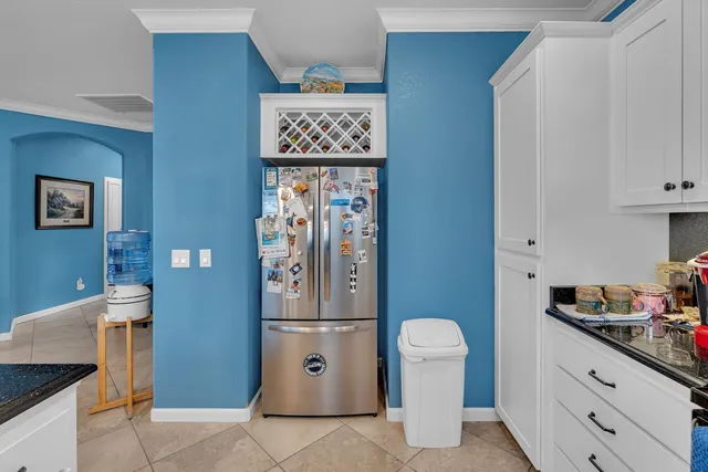 $379,999 | 805 El Tesoro Lane, Los Banos, CA 93635