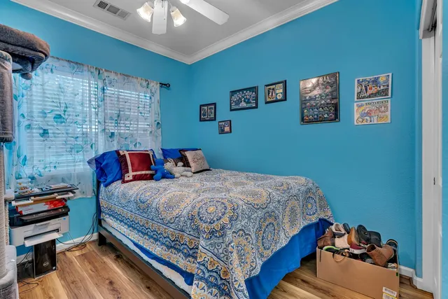 $379,999 | 805 El Tesoro Lane, Los Banos, CA 93635