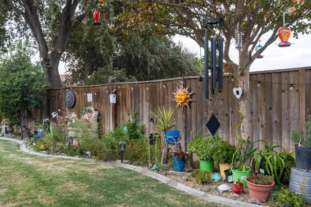 $379,999 | 805 El Tesoro Lane, Los Banos, CA 93635