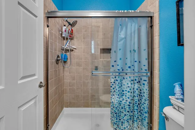 $379,999 | 805 El Tesoro Lane, Los Banos, CA 93635