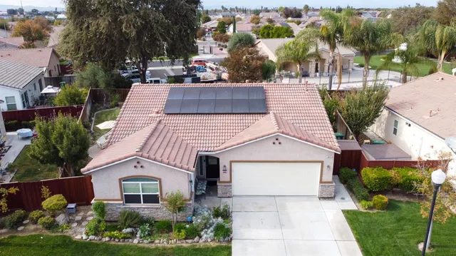 $379,999 | 805 El Tesoro Lane, Los Banos, CA 93635