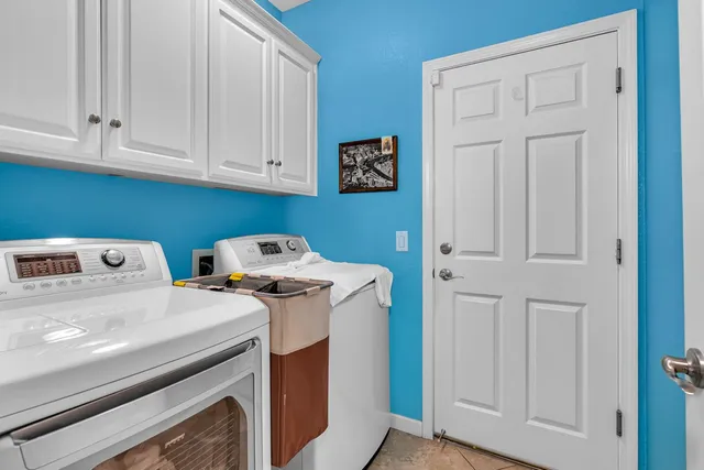 $379,999 | 805 El Tesoro Lane, Los Banos, CA 93635