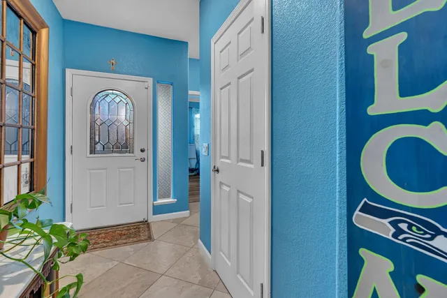 $379,999 | 805 El Tesoro Lane, Los Banos, CA 93635