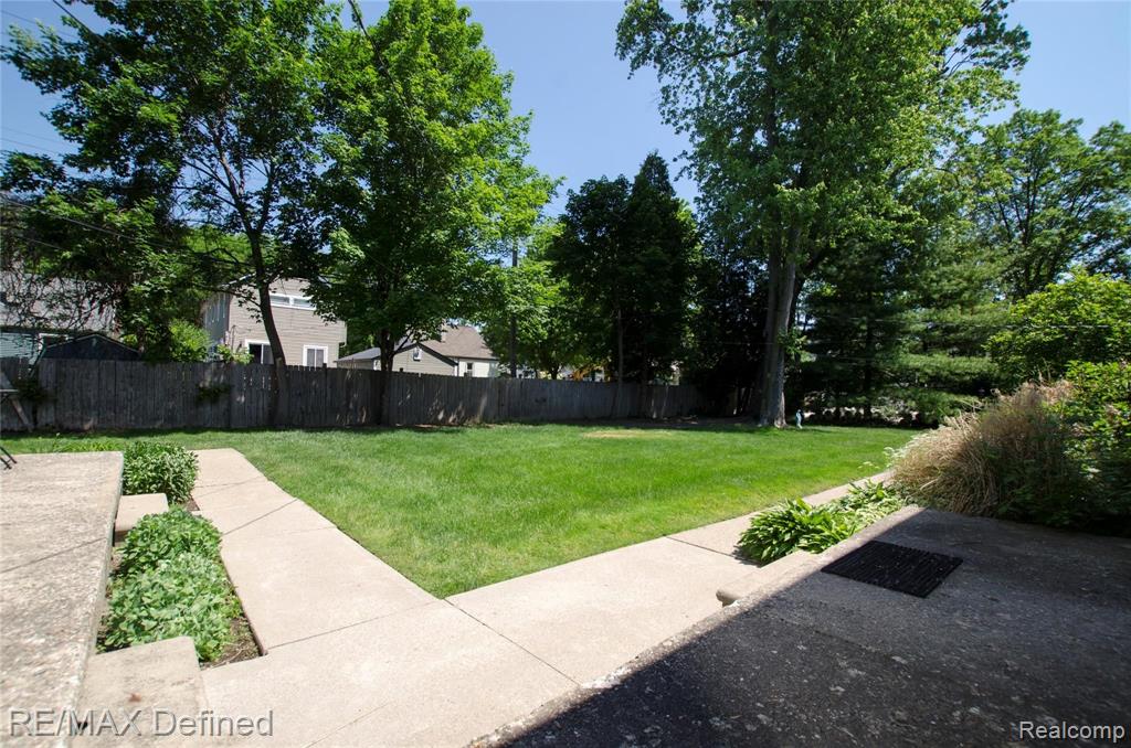 569 East 14 Mile Road Birmingham, MI 48009 - Photo 8 of 28
