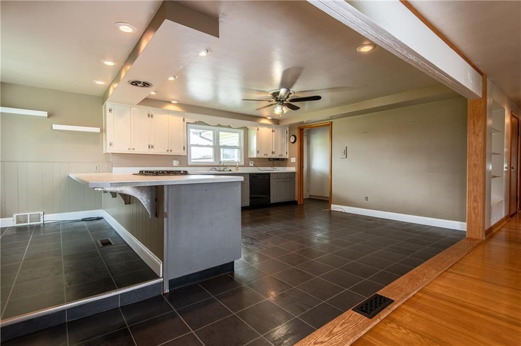 105 Donation Road Greenville, PA 16125 - Photo 6 of 19 Kitchen with Breakfast Bar