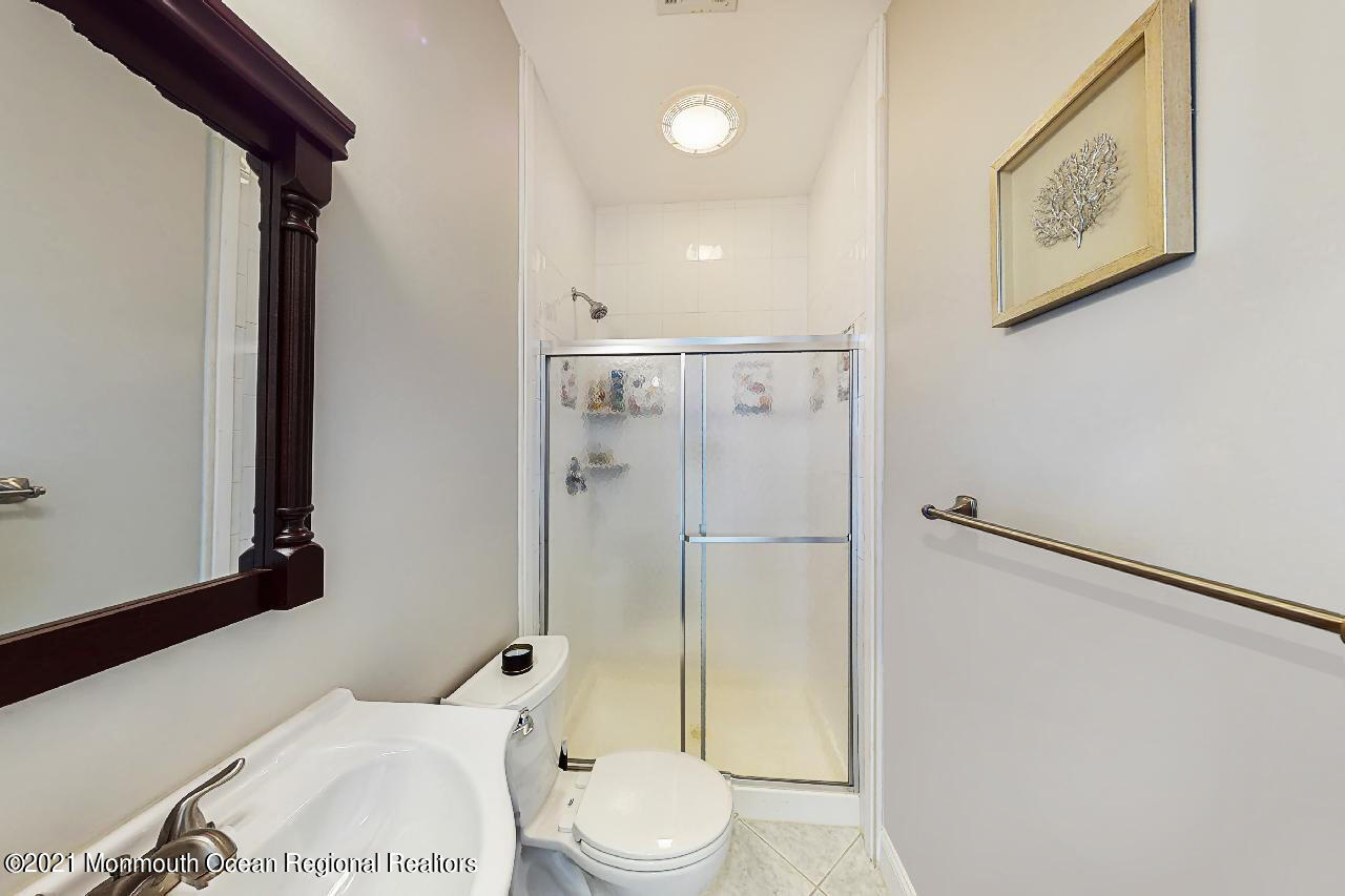 231 South Riverside Drive Neptune Township, NJ 07753 - Photo 12 of 33 1st Floor Full Bath