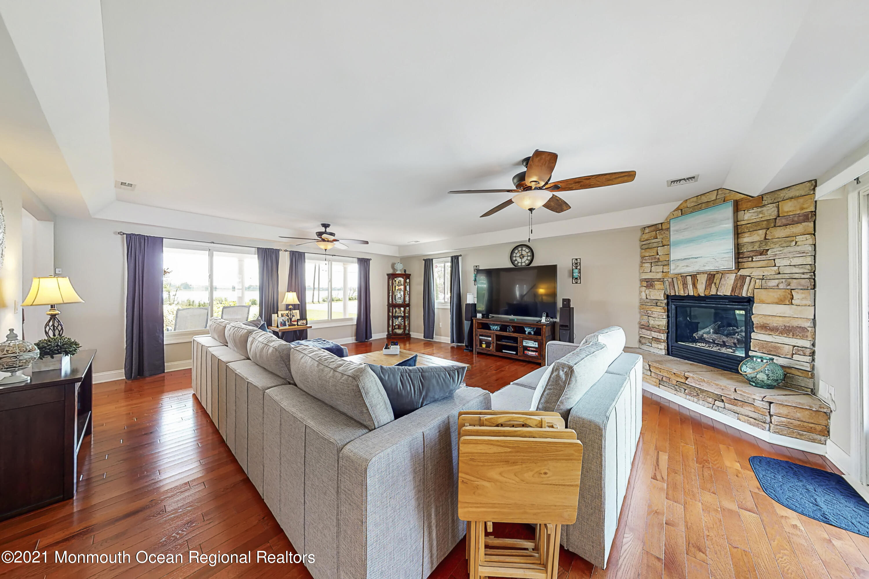 231 South Riverside Drive Neptune Township, NJ 07753 - Photo 5 of 33 Family Room