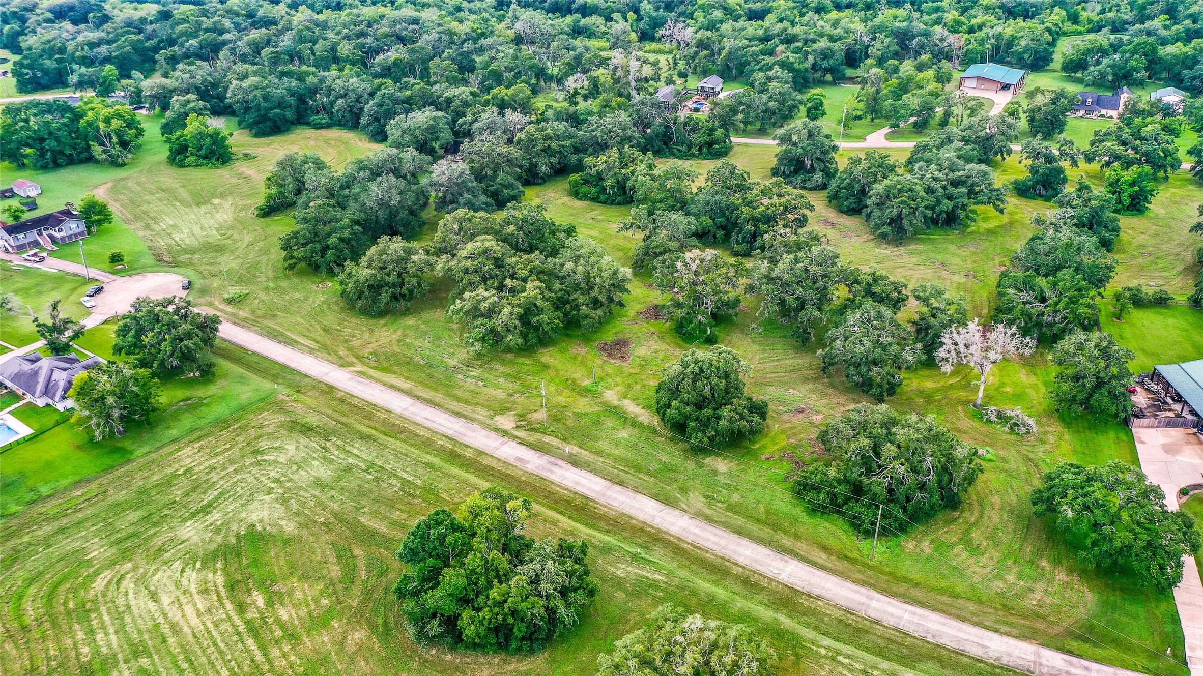 730-736 Rancho Chico Court Angleton, TX 77515 - Photo 6 of 9